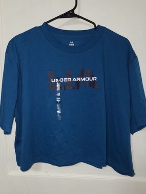 Under Armour Blue Crop Boxy Graphic Short Sleeve Tee